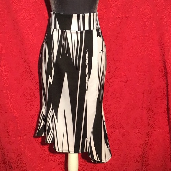 Bisou Bisou black and white abstract print skirt size 8 - Picture 1 of 5